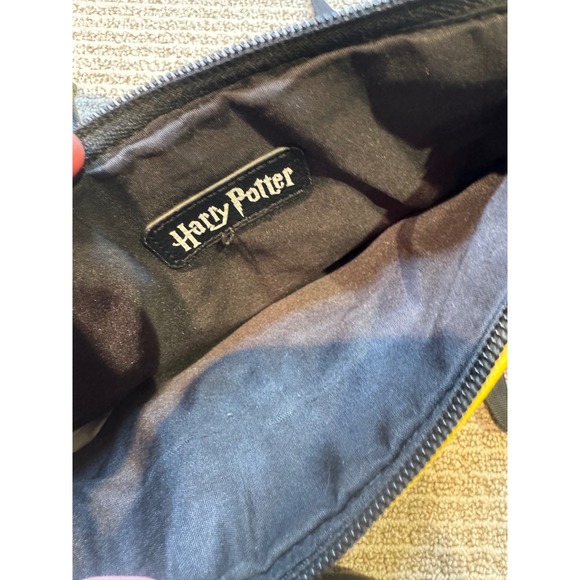Harry Potter Danielle Nicole Hufflepuff Mini Backpack and Crossbody Bag Bundle - Picture 8 of 12